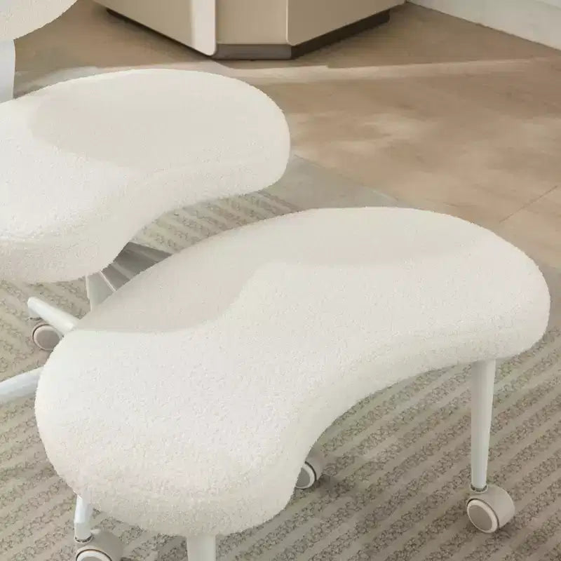 Chaise de bureau à jambes croisées avec hauteur réglable et tabouret à roulettes