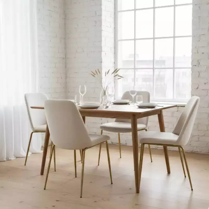 Chaise de salle à manger moderne capitonnée avec pieds en acier doré