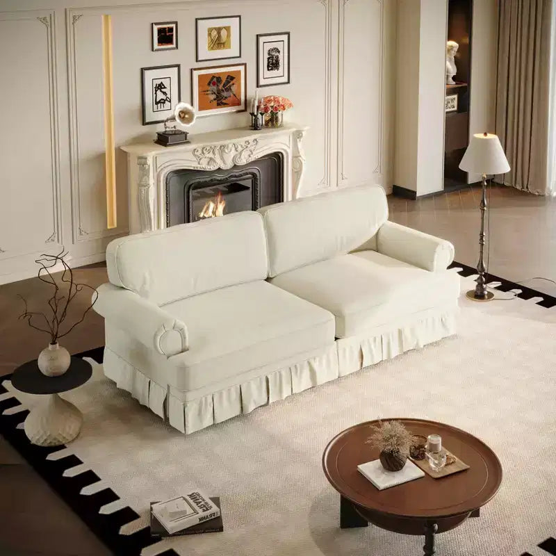 Canapé confortable 3 et 4 places avec accoudoirs arrondis et jupe plissée, beige