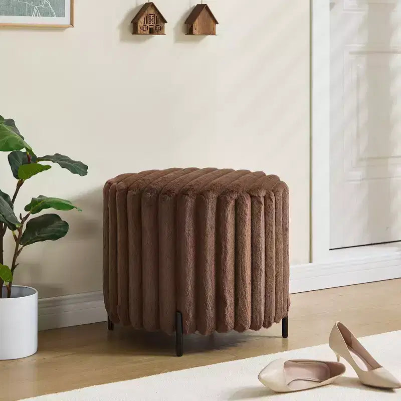 Pouf ottoman moelleux avec pieds en métal - Repose-pieds en fausse fourrure pour salon, large tabouret d'appoint rond, capacité de 125 kg