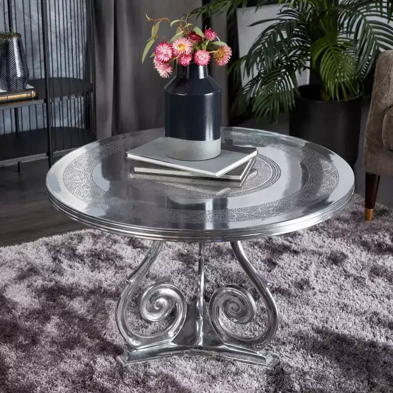Table basse traditionnelle en aluminium – Élégante pour l'intérieur, aucun assemblage requis