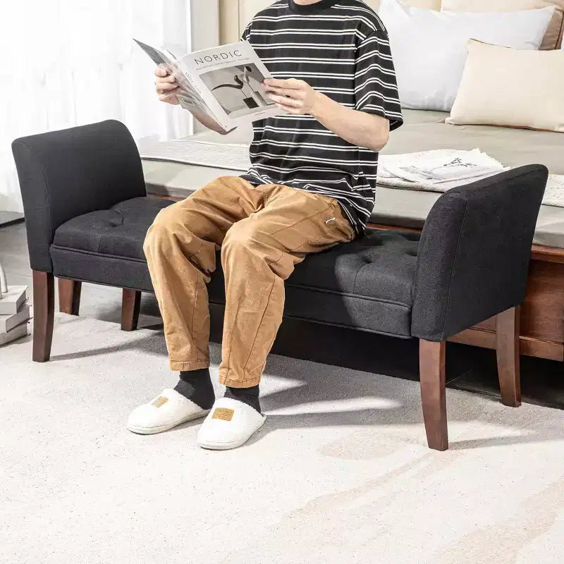 Banc de bout de lit capitonné avec accoudoirs et pieds en bois massif