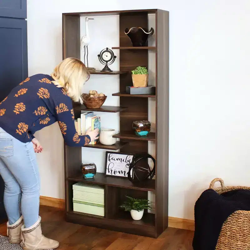 Étagère ouverte à 9 niveaux avec tablettes décalées – Brun café