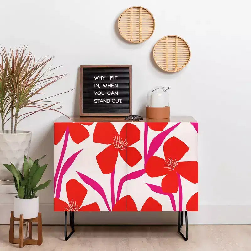 Crédence à motif floral rouge et rose