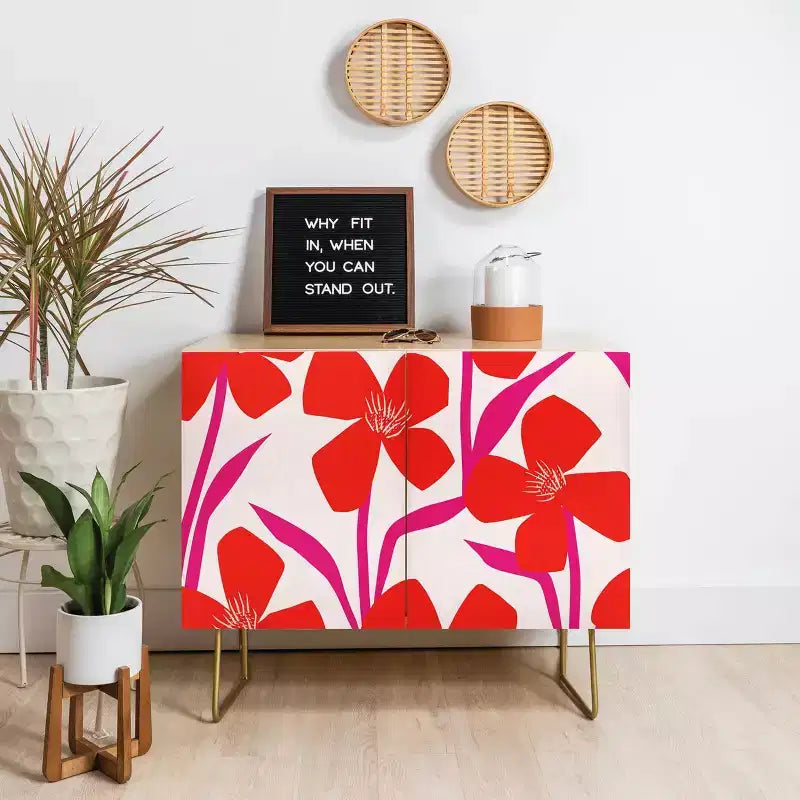 Crédence à motif floral rouge et rose