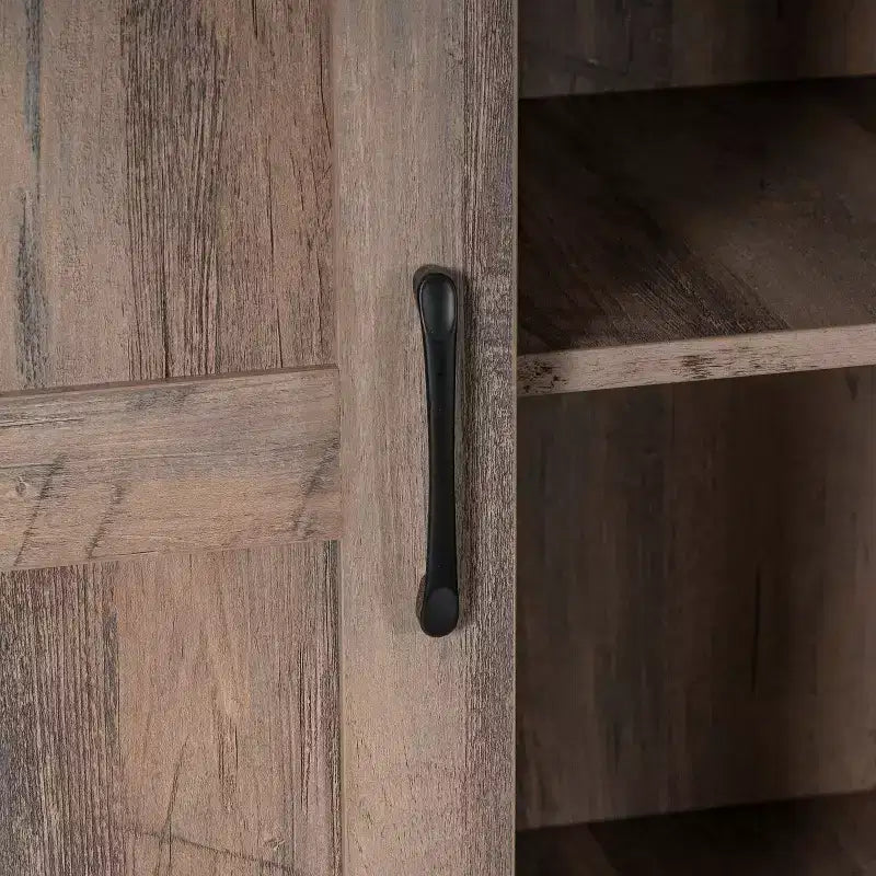 Meuble de rangement de style ferme avec porte coulissante, hauteur réglable et étagères fixes