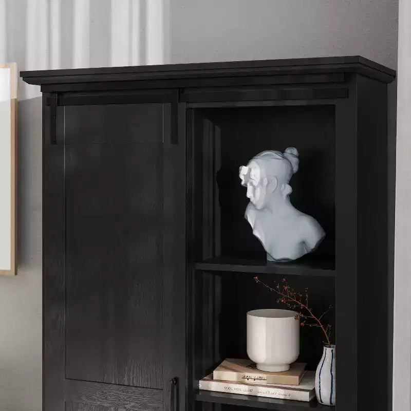 Meuble de rangement de style ferme avec porte coulissante, hauteur réglable et étagères fixes