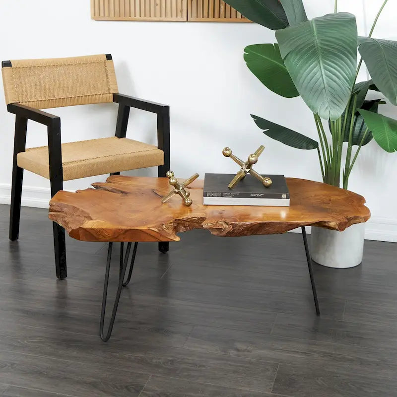 Table basse en bois faite à la main avec plateau à bords naturels et pieds épingles en métal noir